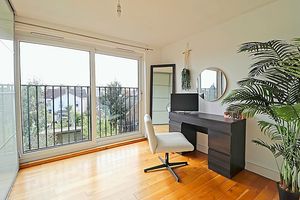 Master Bedroom- click for photo gallery